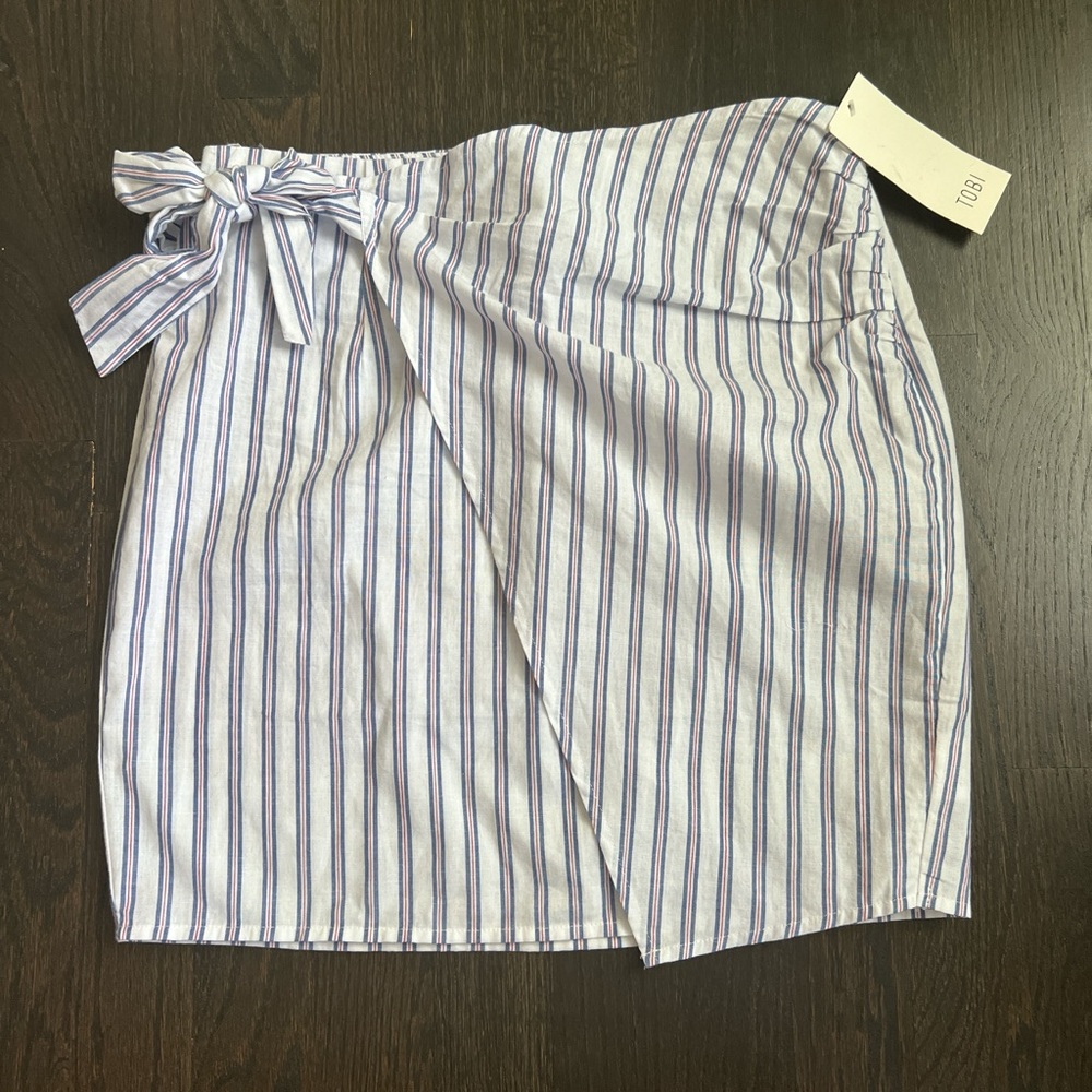 Tobi size small faux wrap skirt.